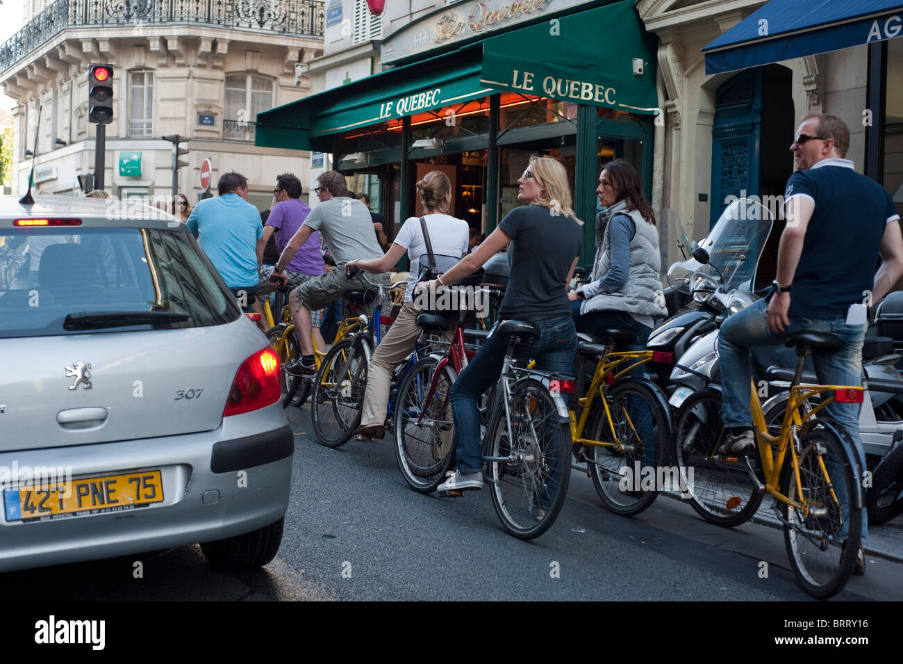 Tour en bicicleta en paris fotografías e imágenes de alta resolución - Alamy