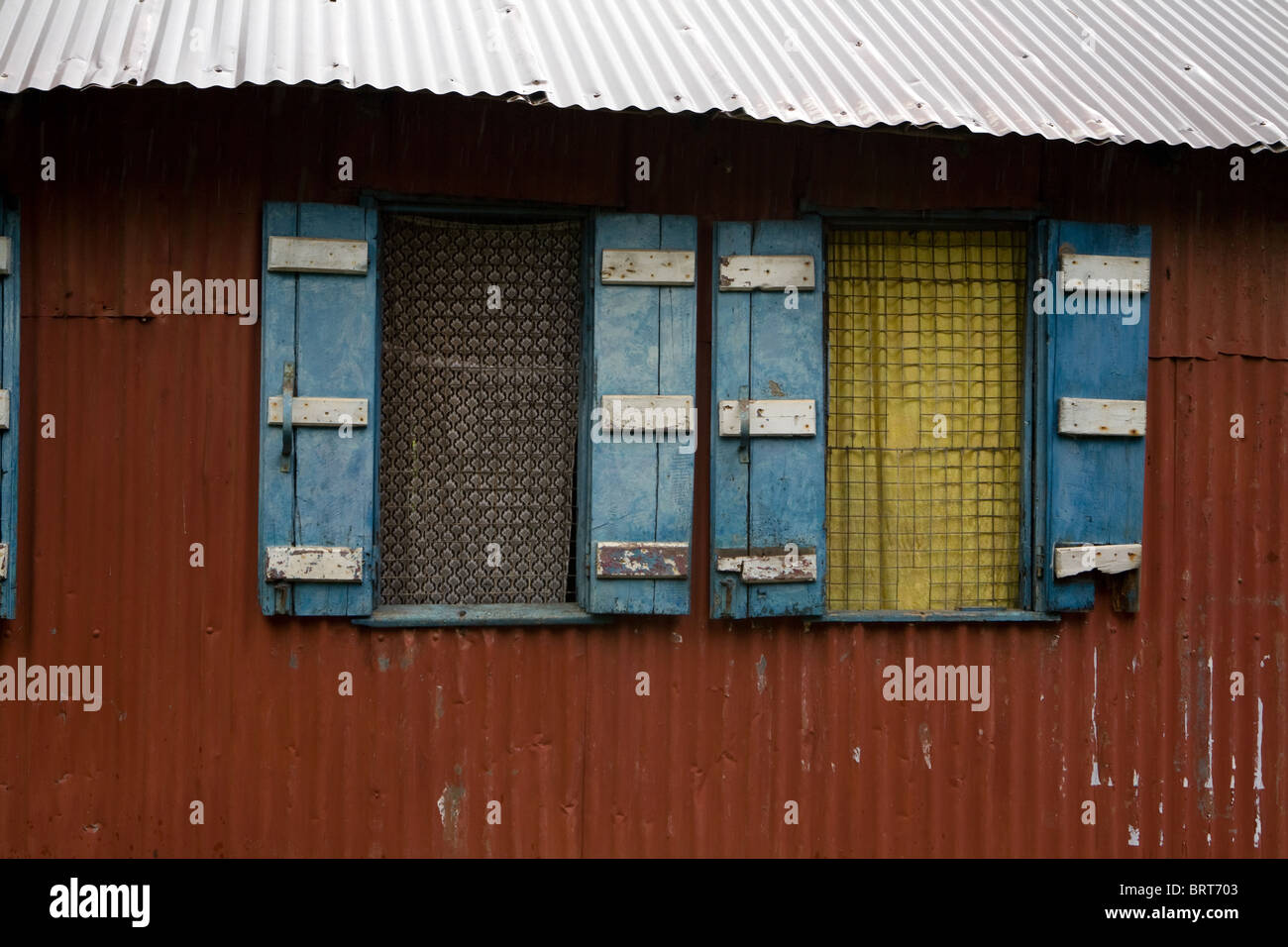 Casa rural en las colinas de metal Sierra Leona África Occidental Foto de stock