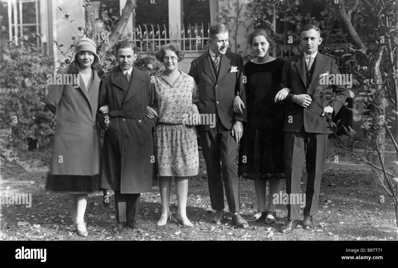 Amigos, imagen histórica, ca. 1924 Foto de stock