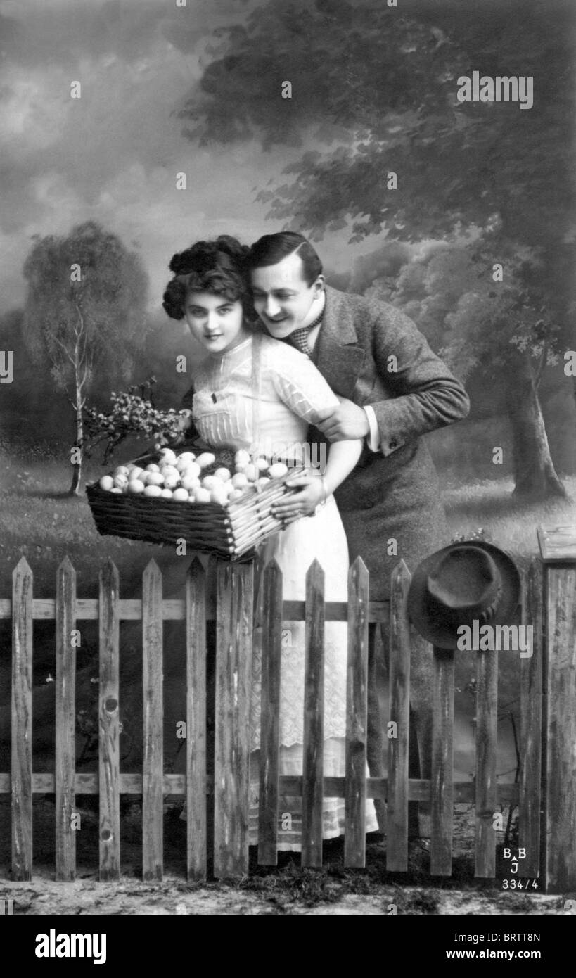 Par de coquetear en Pascua, imagen histórica, ca. 1912 Foto de stock