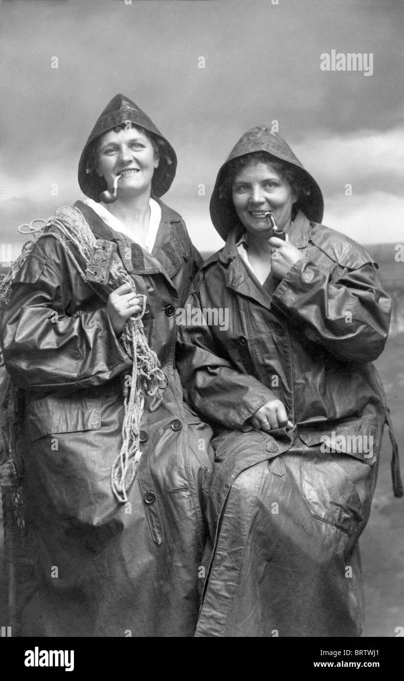 Dos pescadoras, imagen histórica, ca. 1928 Foto de stock