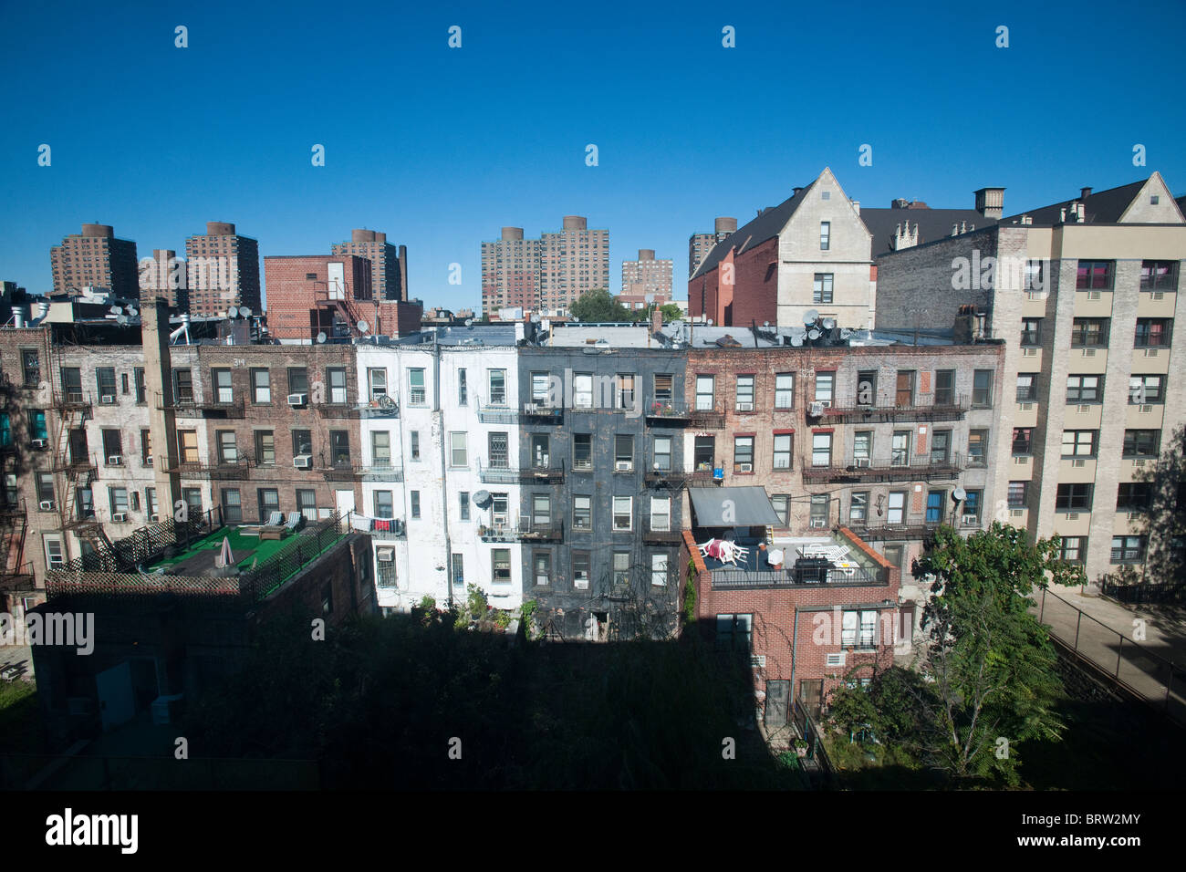 Patio en el barrio de East Harlem de Nueva York ve el sábado, 9 de octubre de 2010. (© Richard B. Levine) Foto de stock