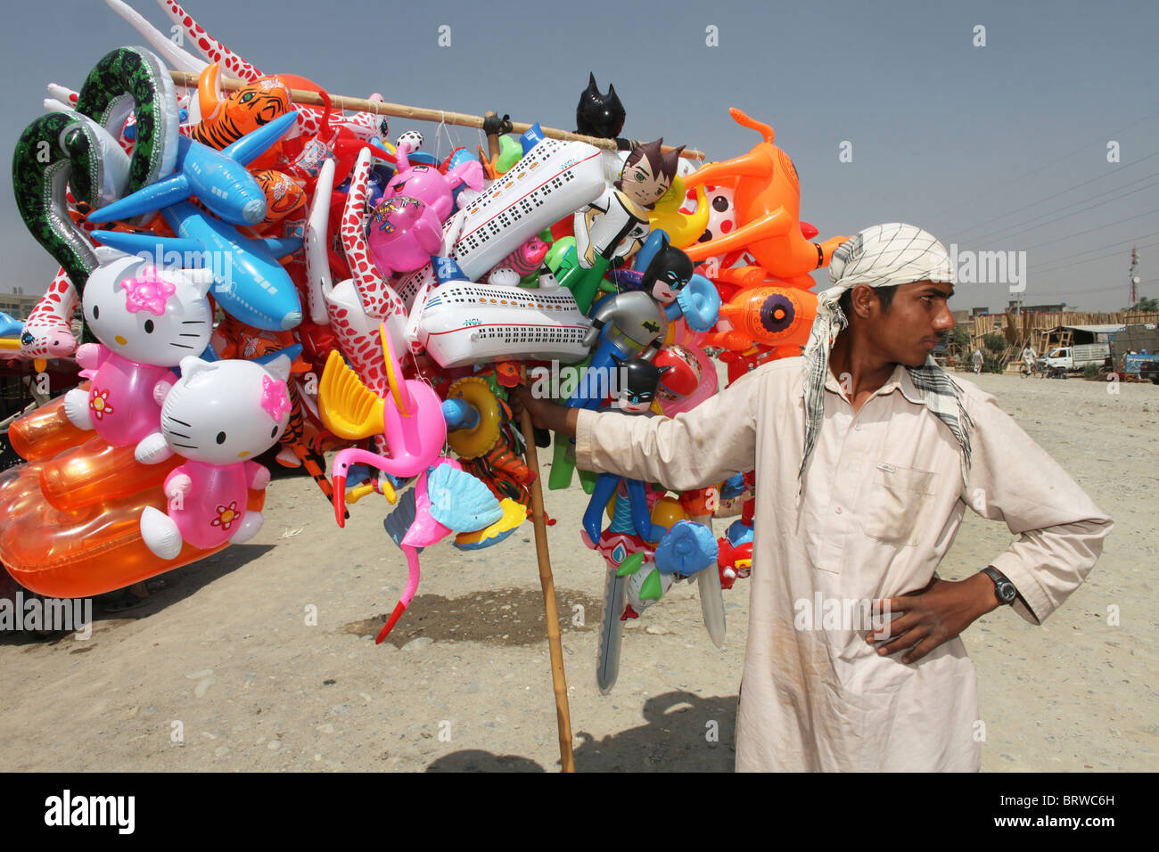 Vendedor de globos en Kabul Foto de stock