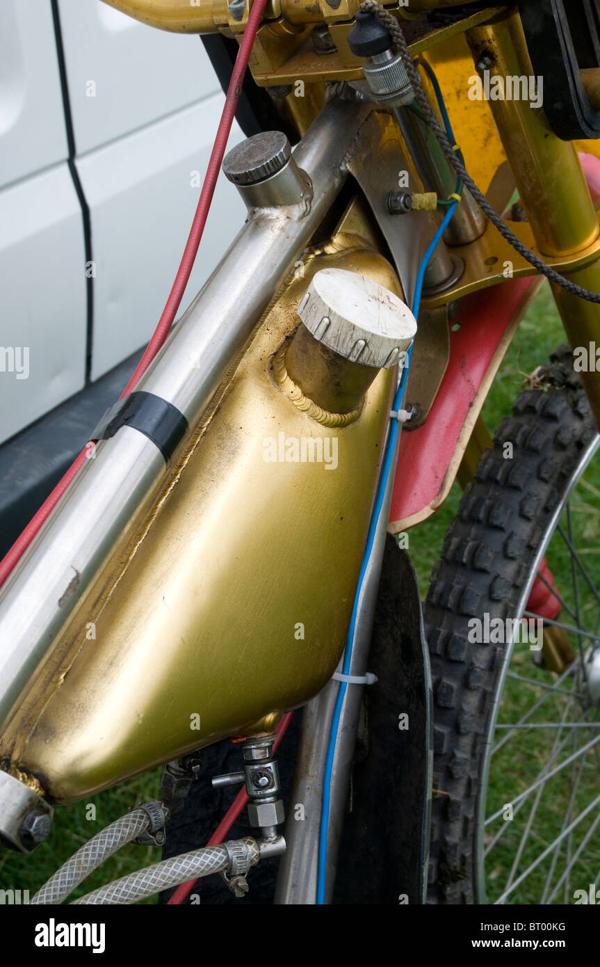Pequeño depósito de gasolina en speedway bike motos de carrera corta distancia capacidad bastidor tapa de pilas de combustible de metanol Foto de stock