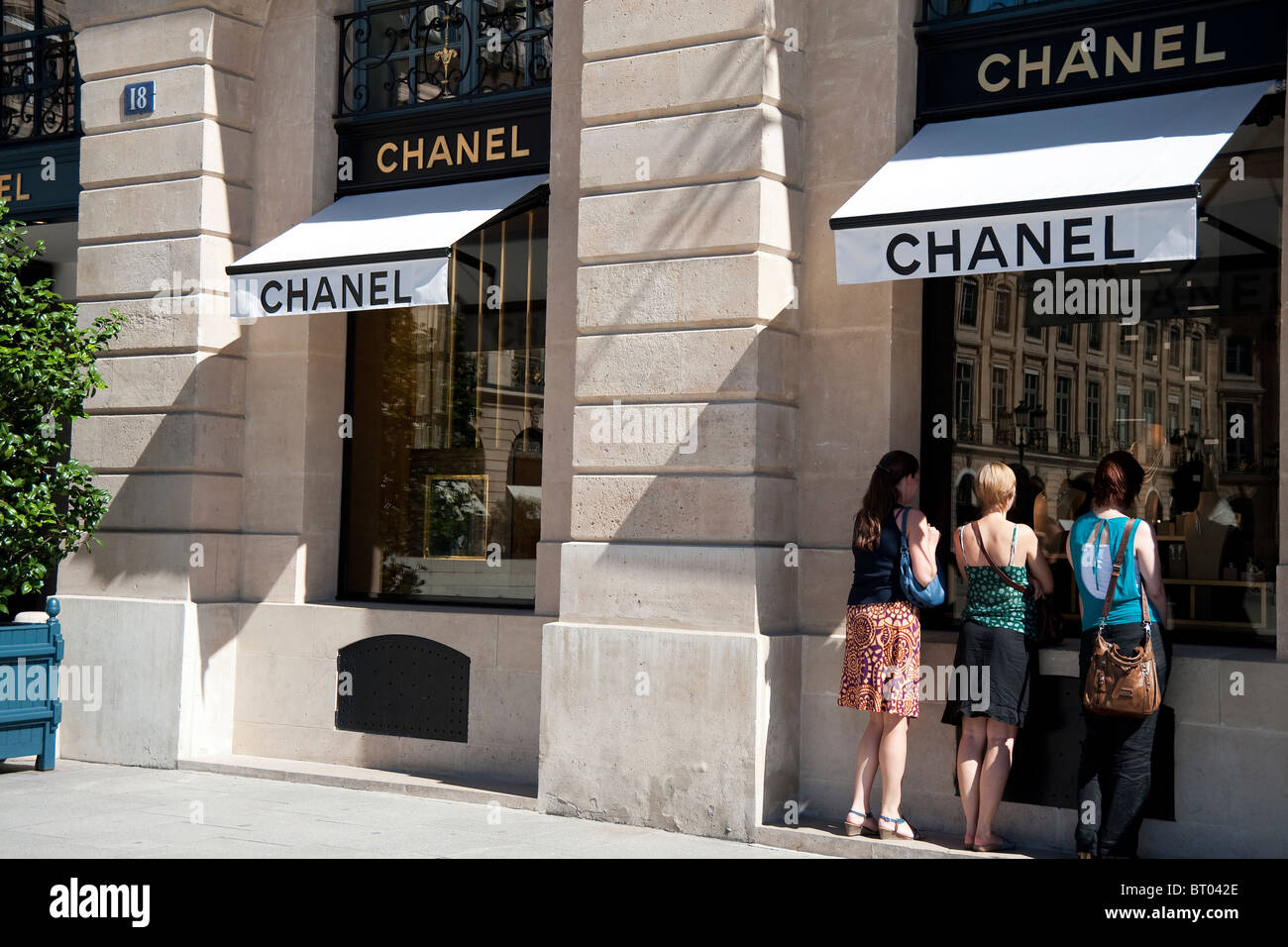 Paris chanel fotografías e imágenes de alta resolución - Alamy