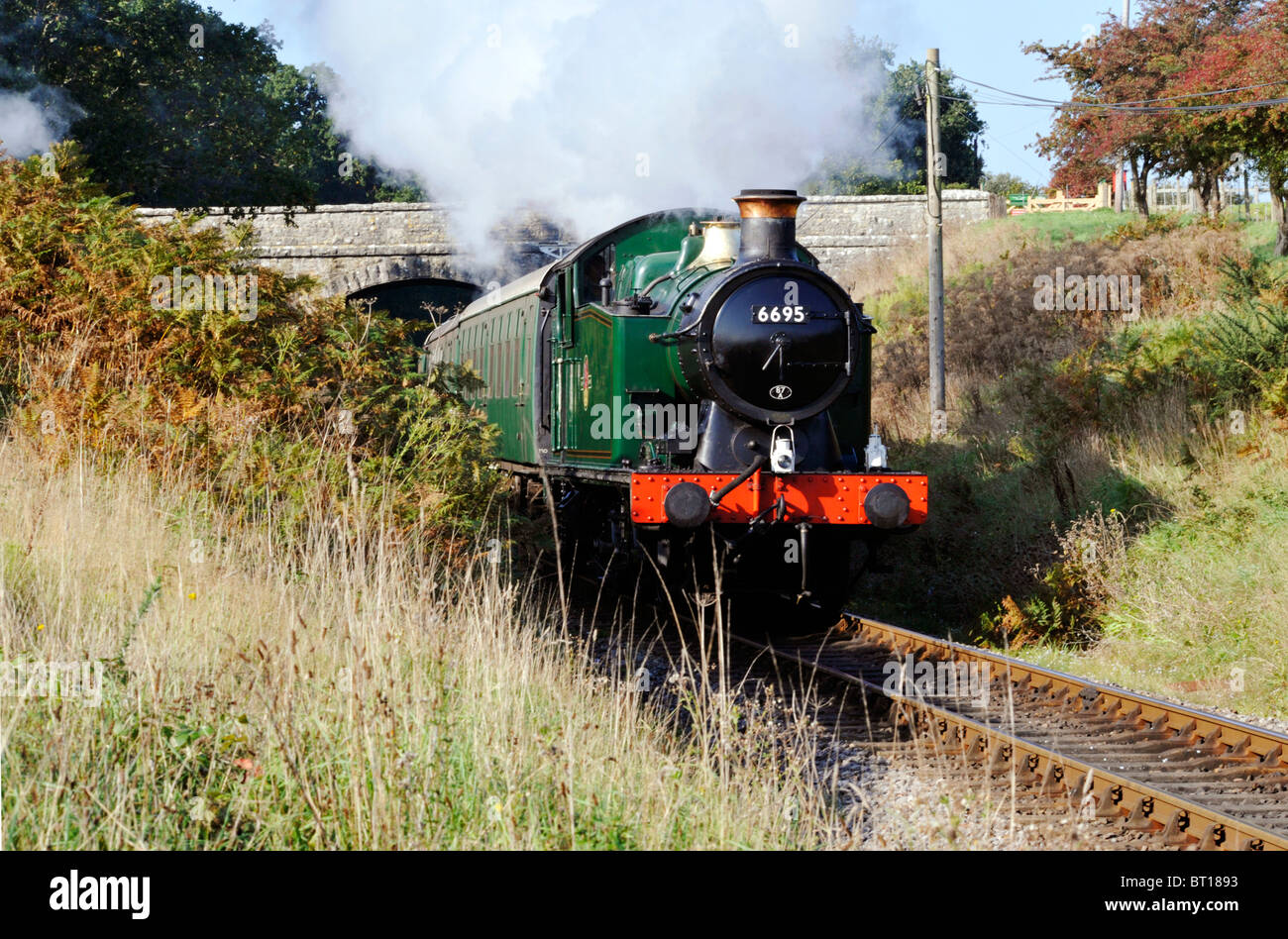 Tren de vapor en la línea ferroviaria swanage preservada Foto de stock