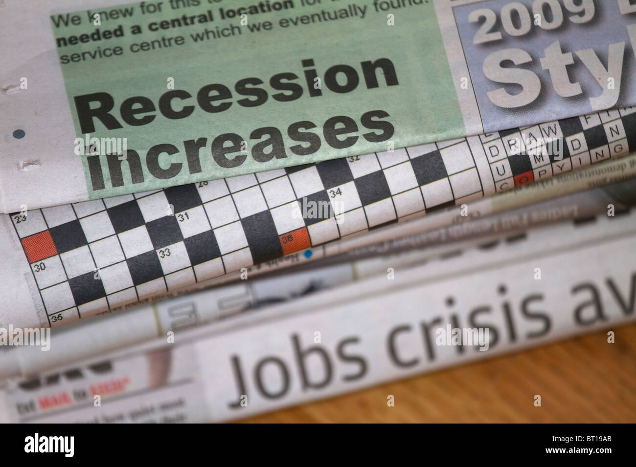 Titular de prensa acerca del aumento de la recesión Foto de stock