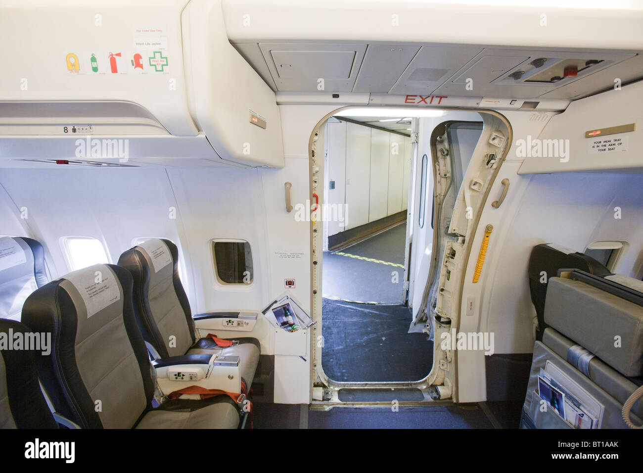 Emergency Exit Plane Fotos e Imágenes de stock Alamy