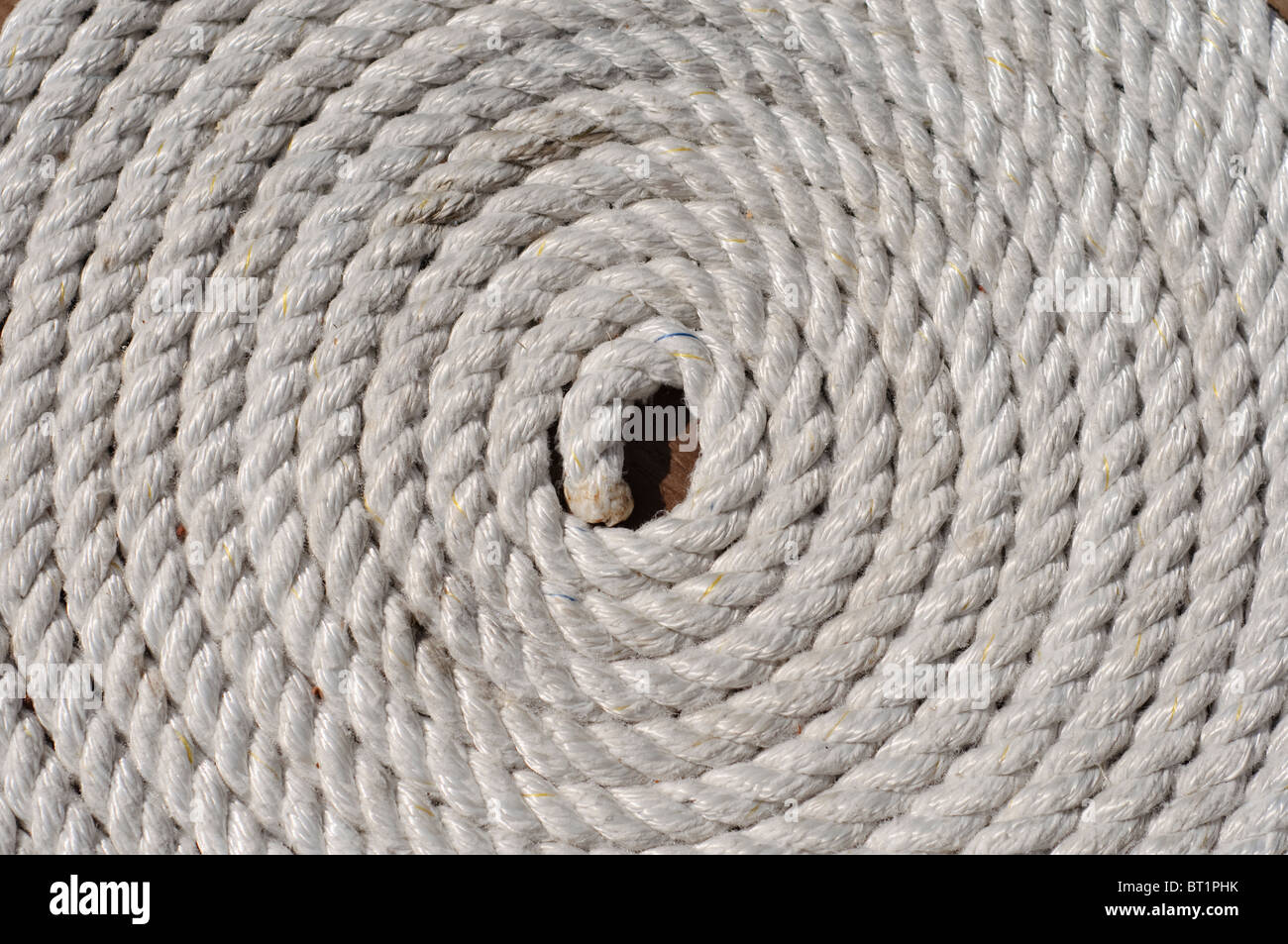 Espiral de cuerda negra Fotografía de stock - Alamy