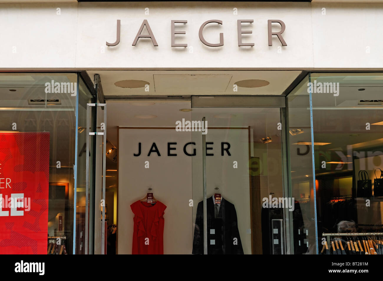 Tienda de ropa Jaeger, Oxford, Reino Unido. Foto de stock