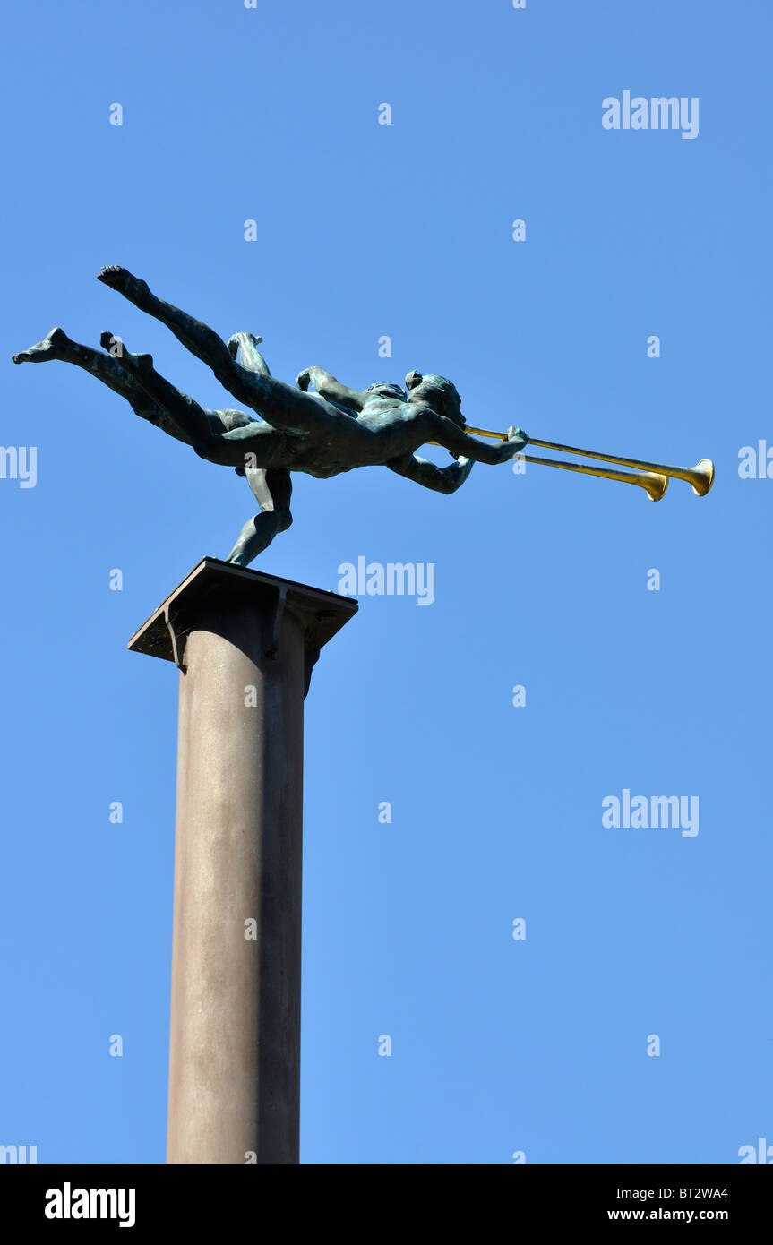 Los trompetistas - una escultura por William Duffy en el Arboretum de Dallas, Texas, EE.UU. Foto de stock