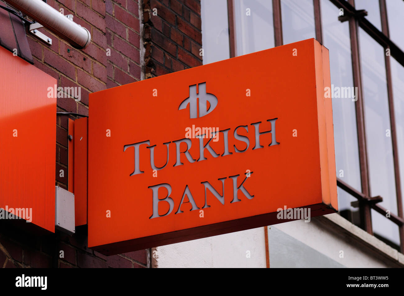 Banco turco firmar logo, Borough High Street, Londres, Inglaterra, Reino Unido. Foto de stock