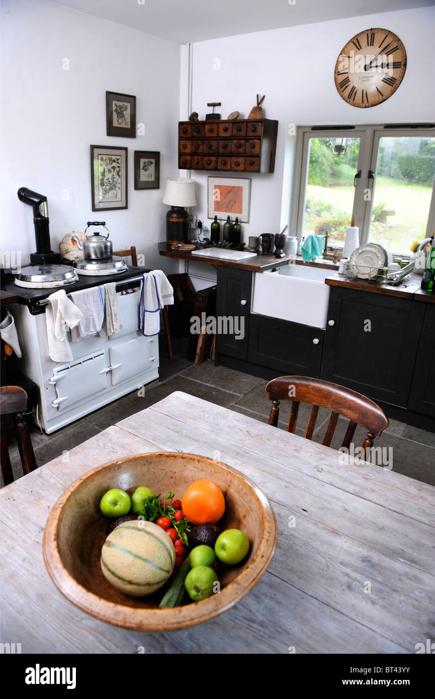 Casa rural cocina con un tazón de fruta Somerset, Reino Unido Foto de stock