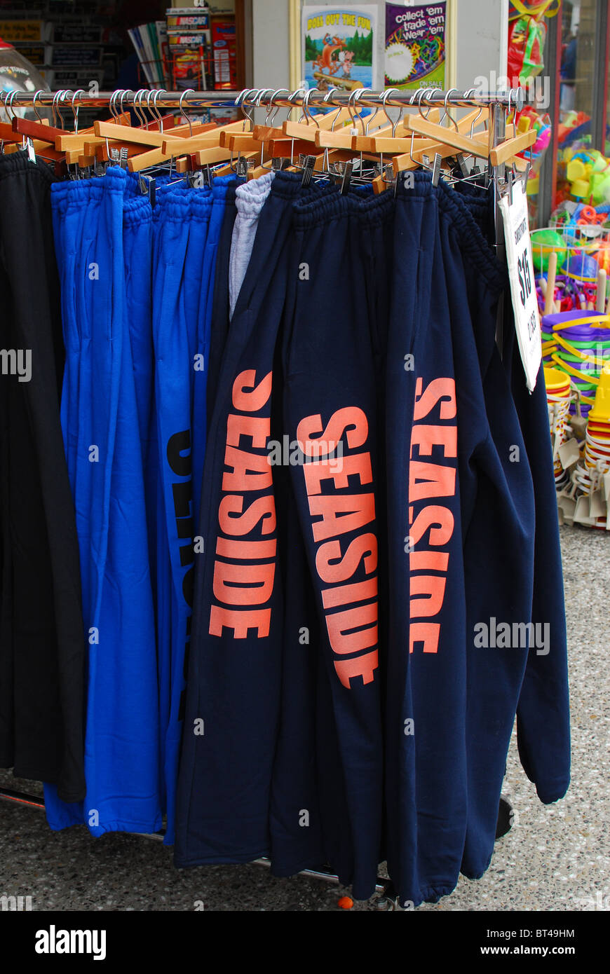Tienda en la playa, Oregon, pantalones de que venden recuerdos Fotografía de stock Alamy