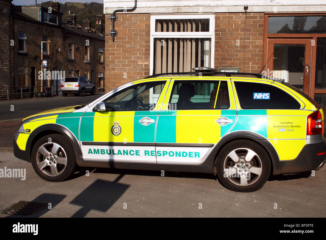 Primer interviniente paramédico ambulancia vehículo forma parte de la emergencia en el Reino Unido servicios de accidentes Foto de stock