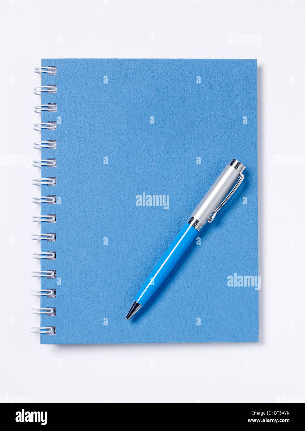 Libro diario Libro Azul de espiral con bolígrafo ver elevados Foto de stock