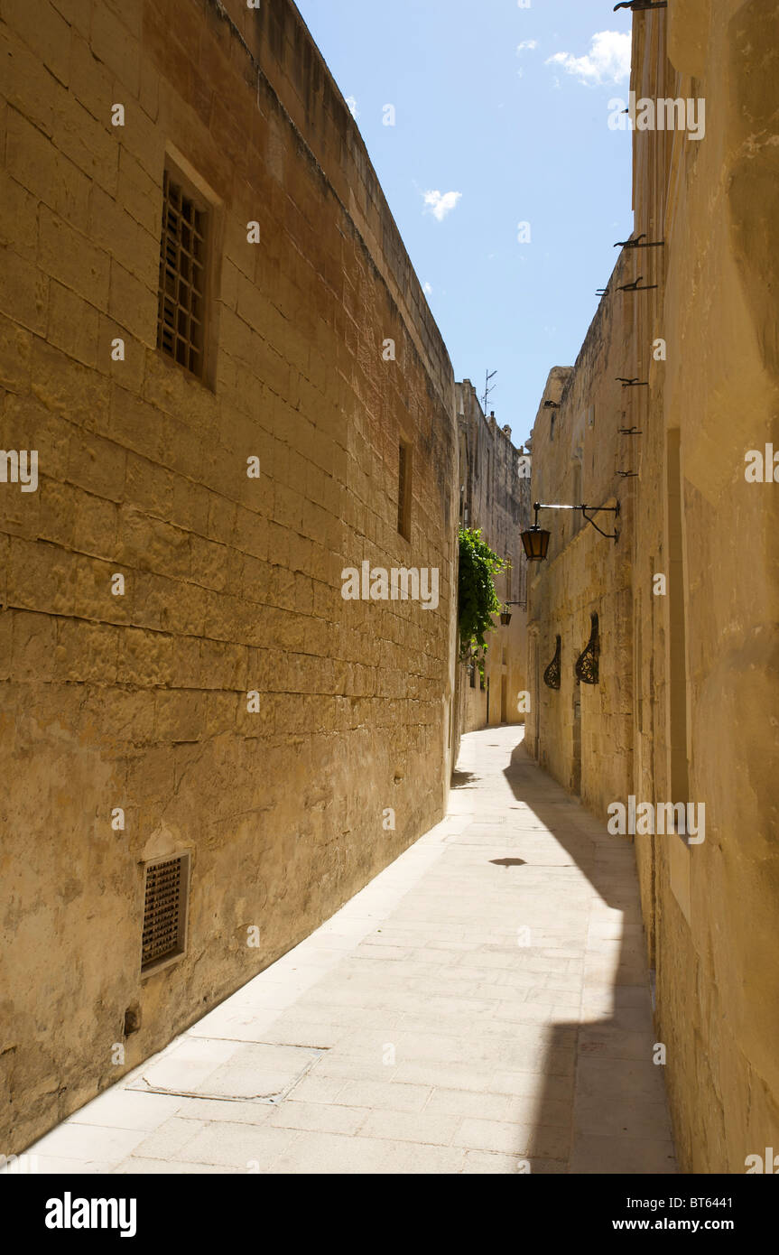 Callejón en Mdina, Malta Foto de stock