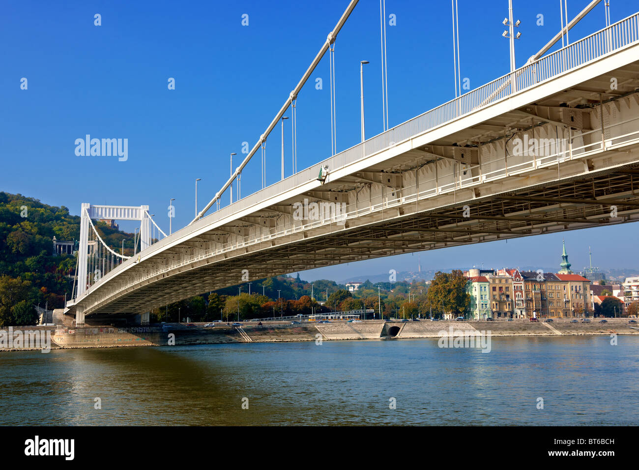 Puente colgante, Elizabeth (Erzsébet híd). Budapest, Hungría Foto de stock