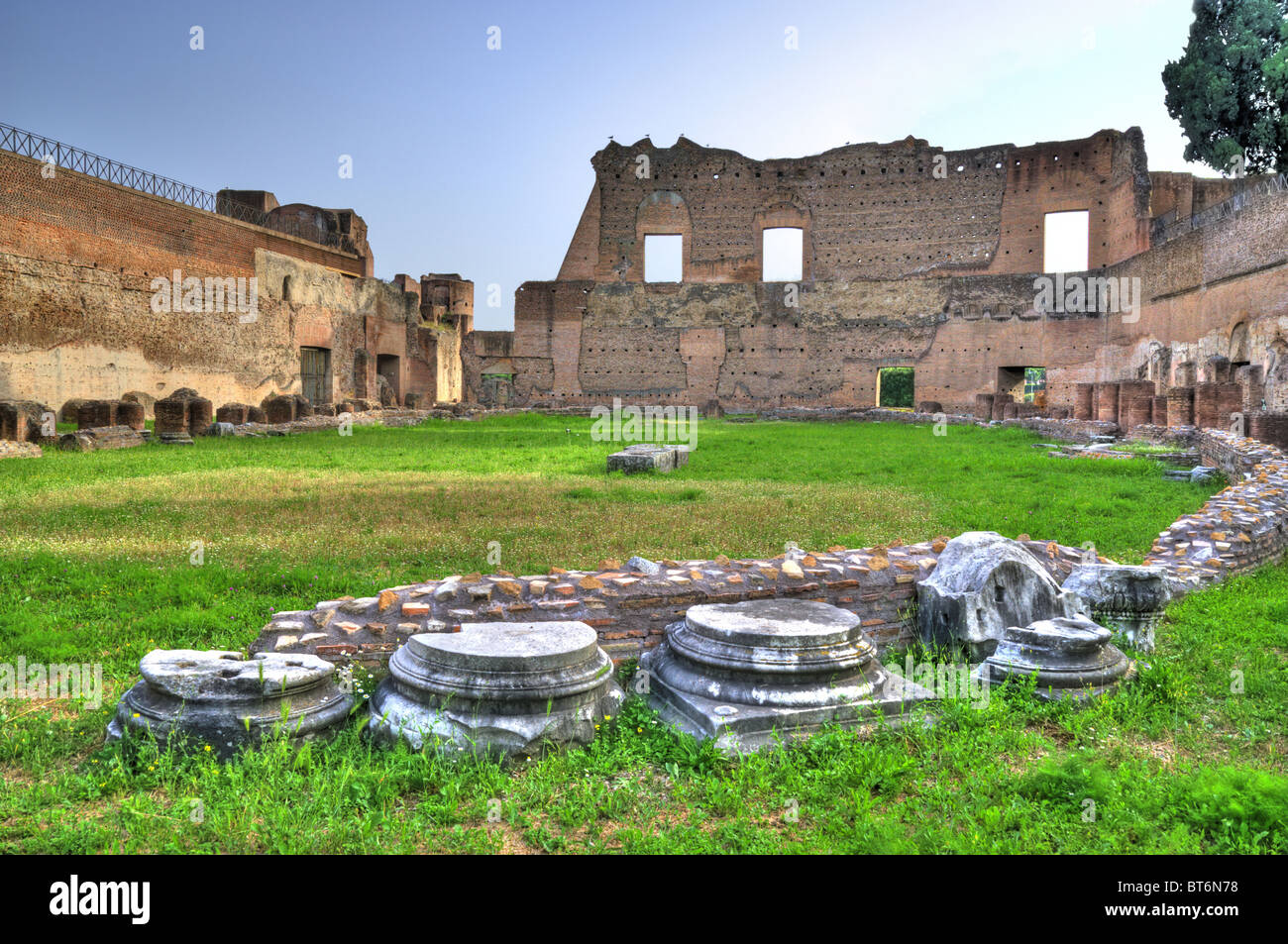 La Domus Flavia, la Colina del Palatino, Foro Imperial Roma Italia Foto de stock