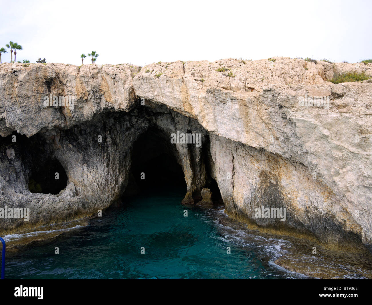 Las cuevas marinas de Agia Napa visto desde un barco Chipre Foto de stock