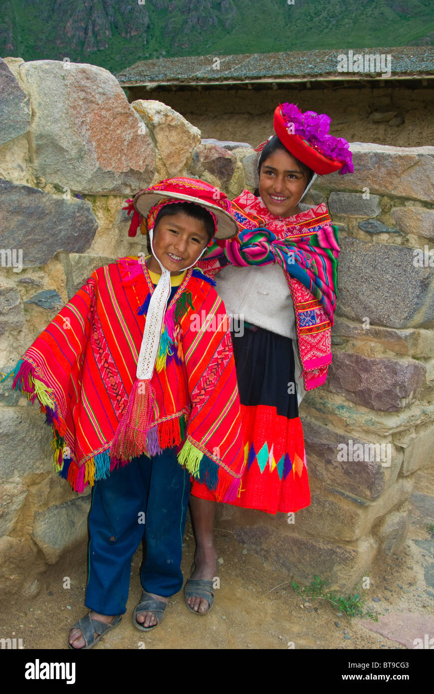 Peruvian clothes fotografías e imágenes de alta resolución - Alamy