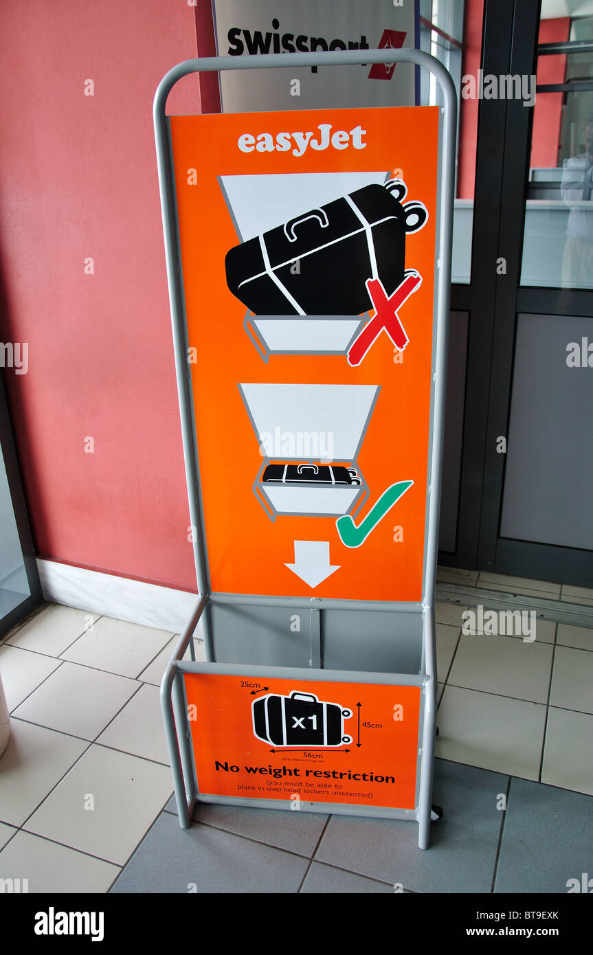 El equipaje de mano Easyjet medir rack, Zakynthos Dionysios Solomos,  aeropuerto Zakynthos (Zante), las Islas Jónicas, Grecia Fotografía de stock  - Alamy