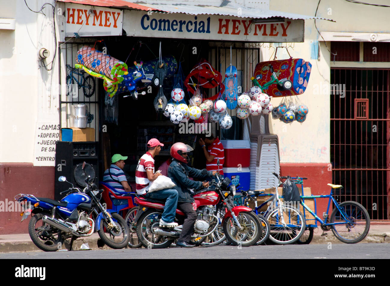Tienda de Bicicletas León Nicaragua Fotografía de stock - Alamy