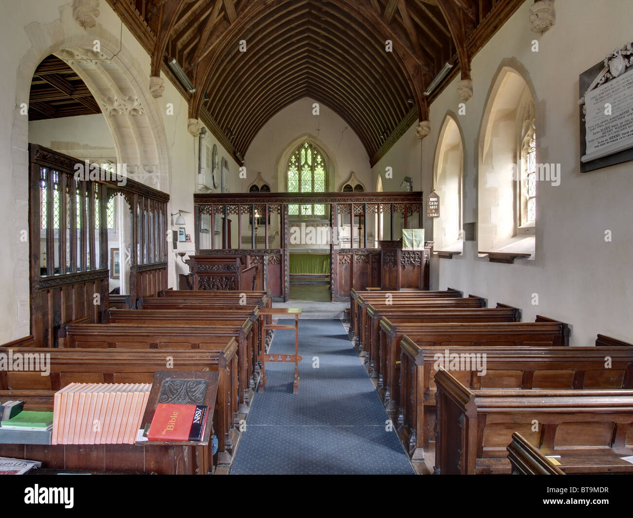 Charlton, San Pedro, el interior de la Iglesia, Wiltshire Foto de stock