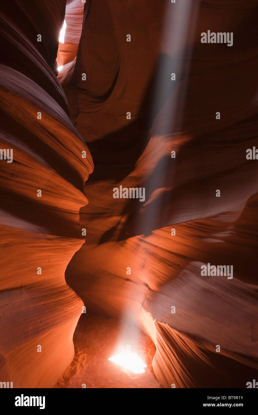 Haz de luz en el Cañón Antelope Superior, Slot Canyon, Page, Arizona, EE.UU. Foto de stock