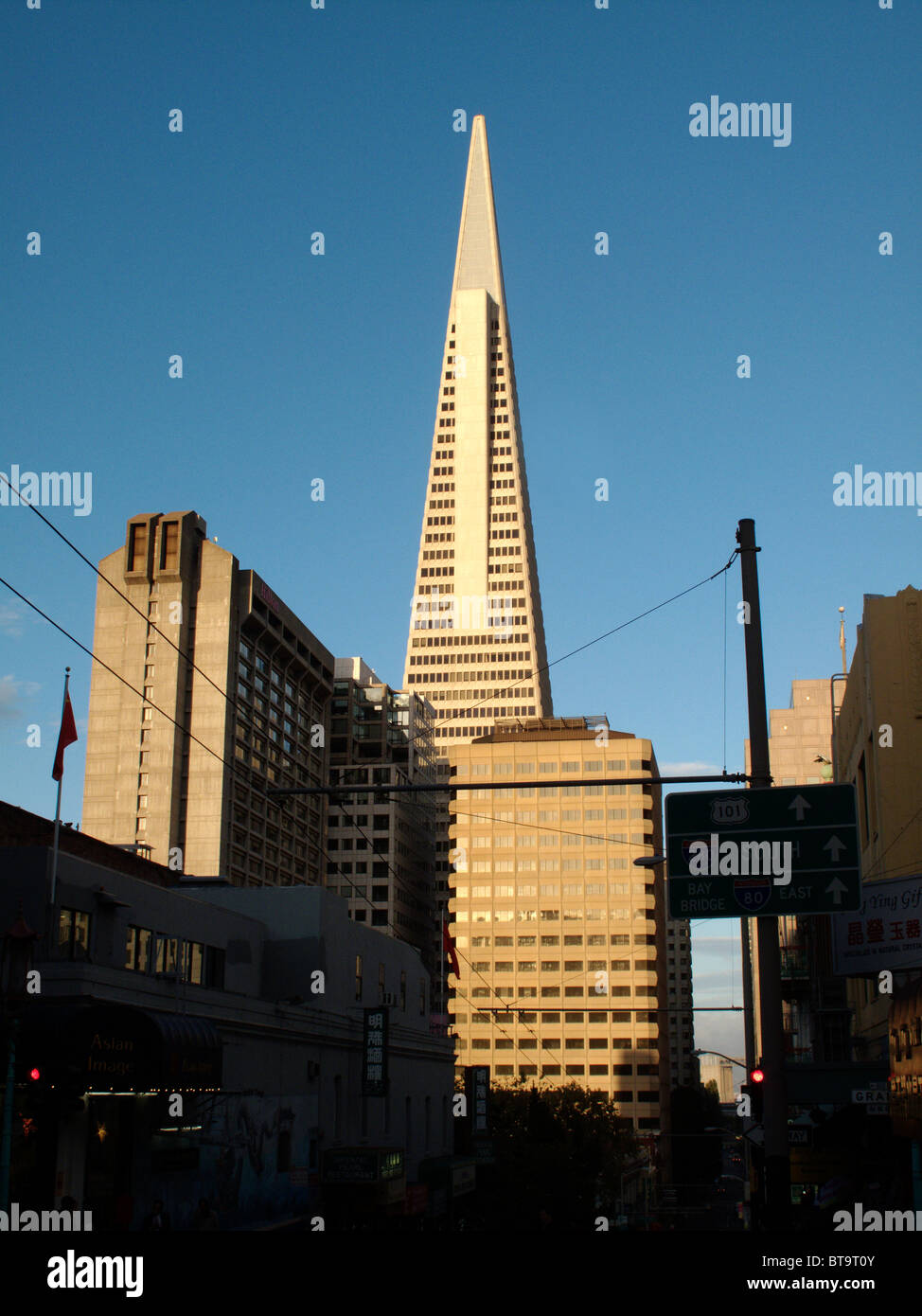 El edificio Pirámide Transamérica en San Francisco (California, Estados Unidos Foto de stock