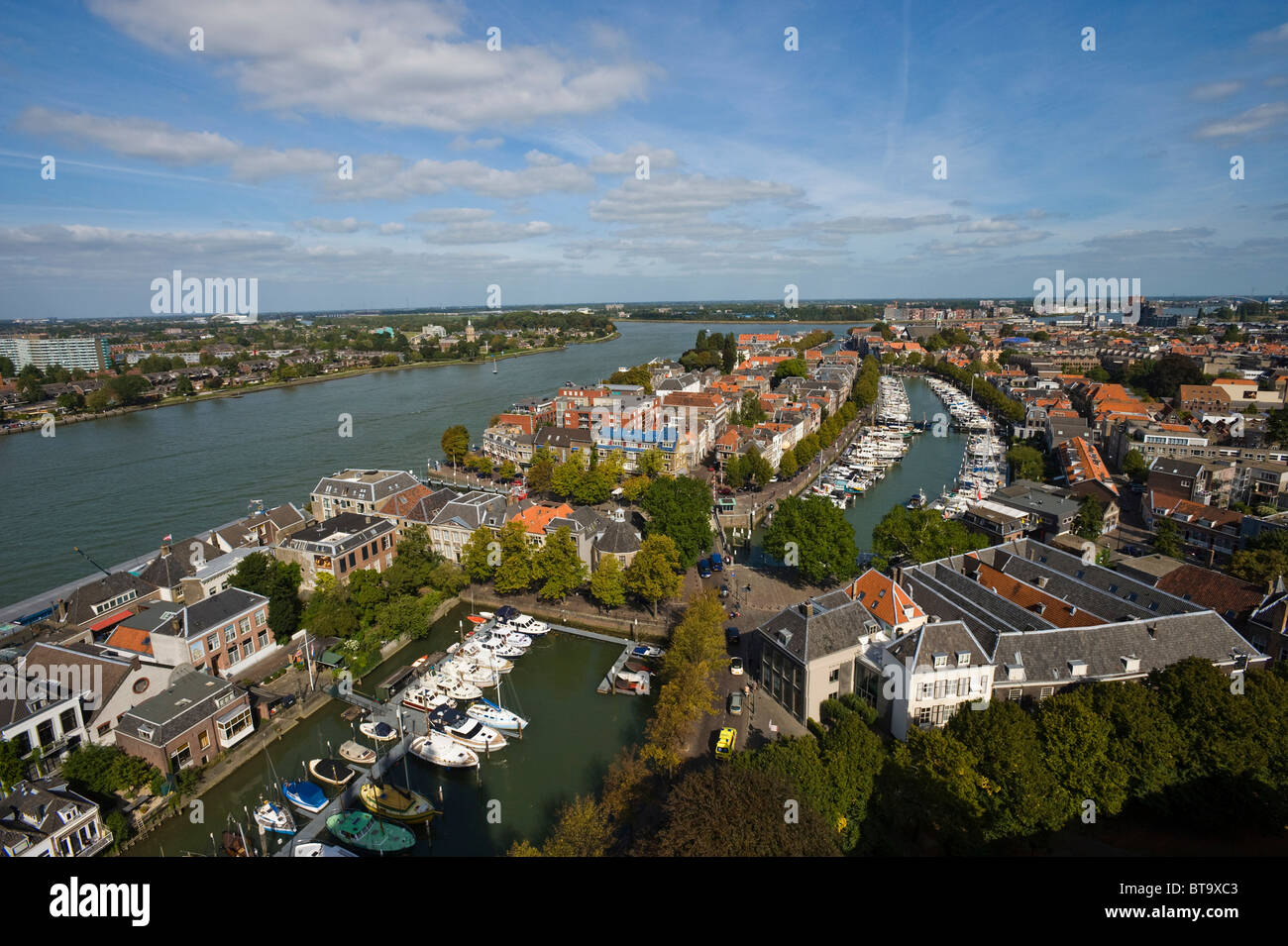 Vista de la ciudad y el Maas, Dordrecht, Holanda Meridional, Holanda, Países Bajos, Europa Foto de stock