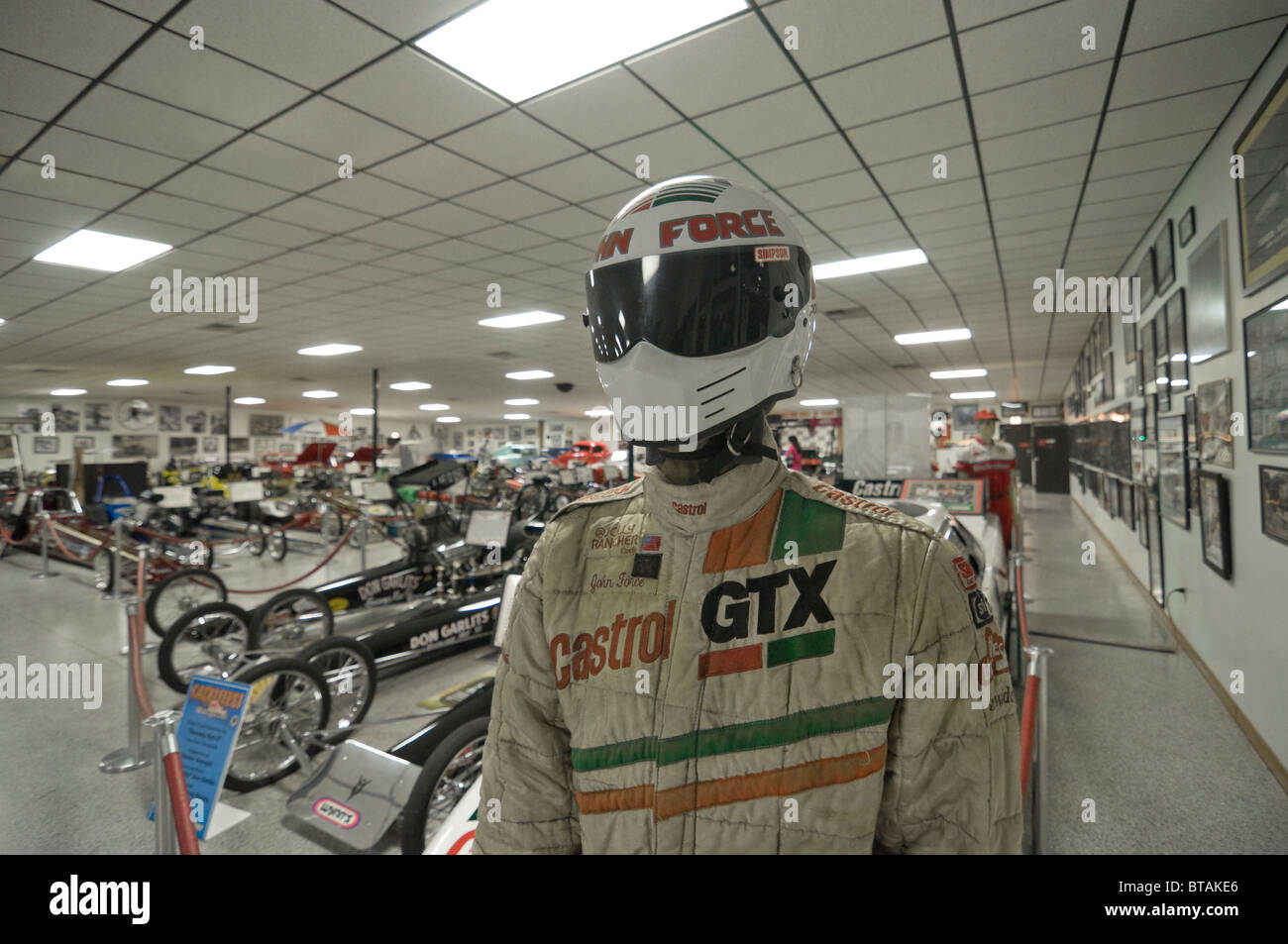 Don Garlits Museum of Drag Racing Ocala Florida John Force racing traje protector en la pantalla. Foto de stock