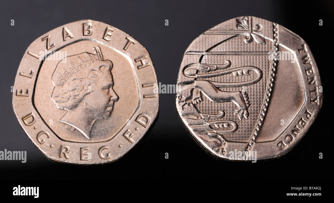 Rara sin fecha 20 peniques 20p coin publicado en 2008 por error cuando se introdujo el nuevo diseño Foto de stock