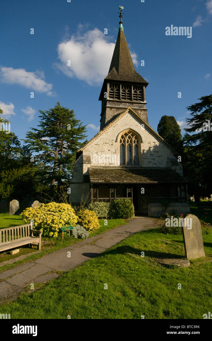 Siglo XV St Bartholomews Iglesia Leigh Surrey, Inglaterra Foto de stock