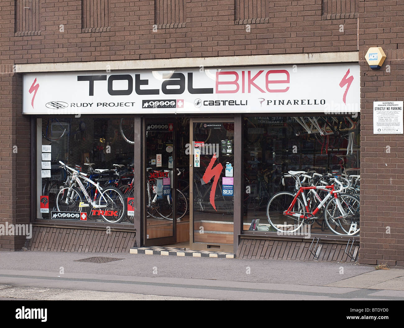 Tienda de Bicicletas, Commercial Road, Swindon Foto de stock