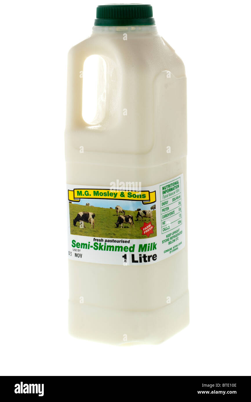 1 litro de leche desnatada semi en un recipiente de plástico Foto de stock