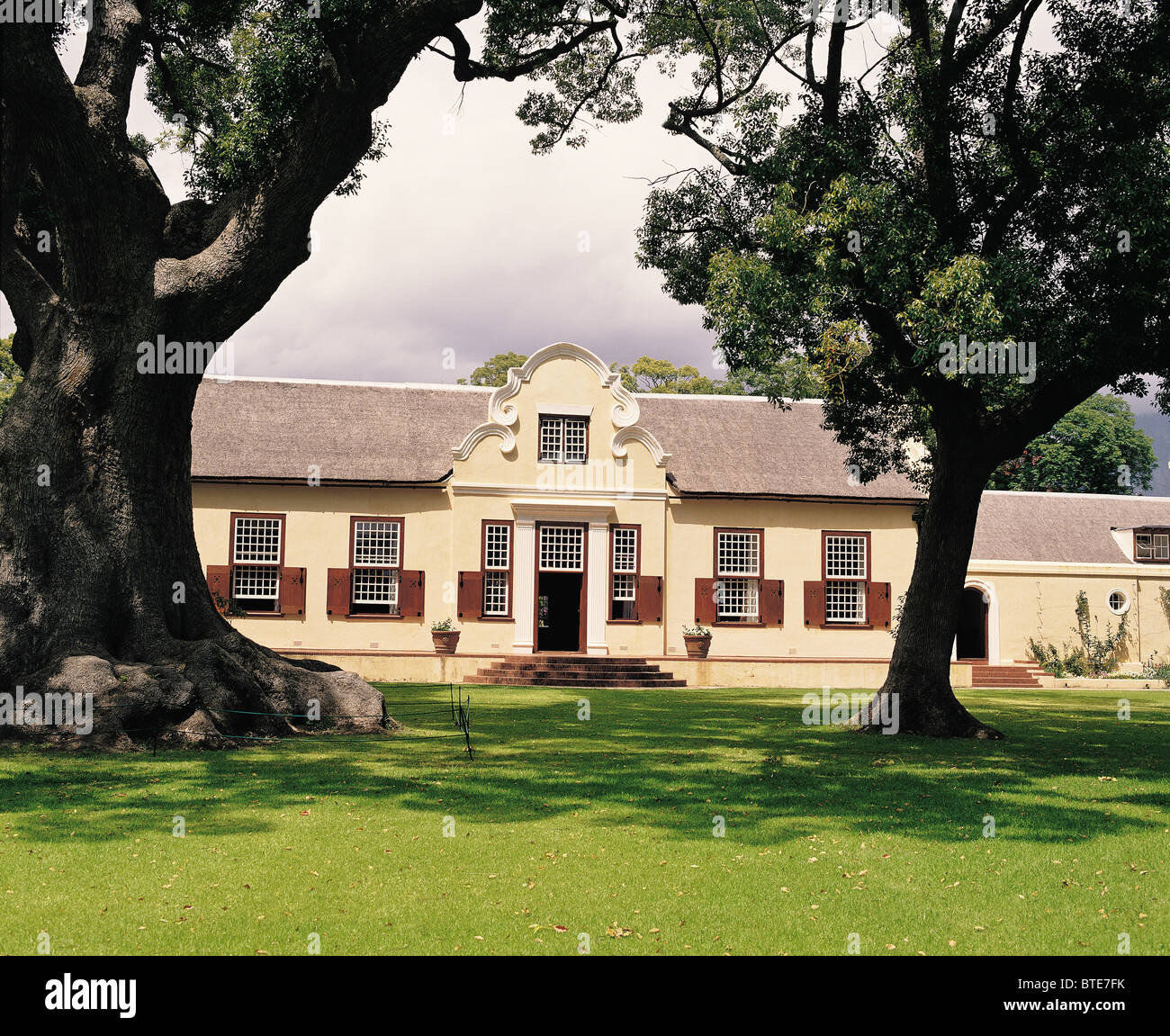 El histórico Vergelegen Wine Estate en el Cabo Occidental Foto de stock