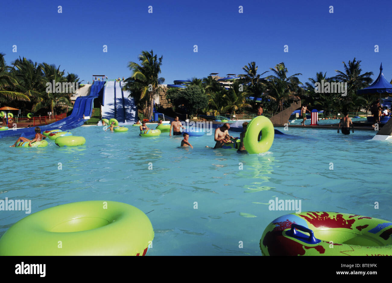 Los visitantes de Durban's Wonderland disfrutar de fantásticos toboganes de agua por una emoción