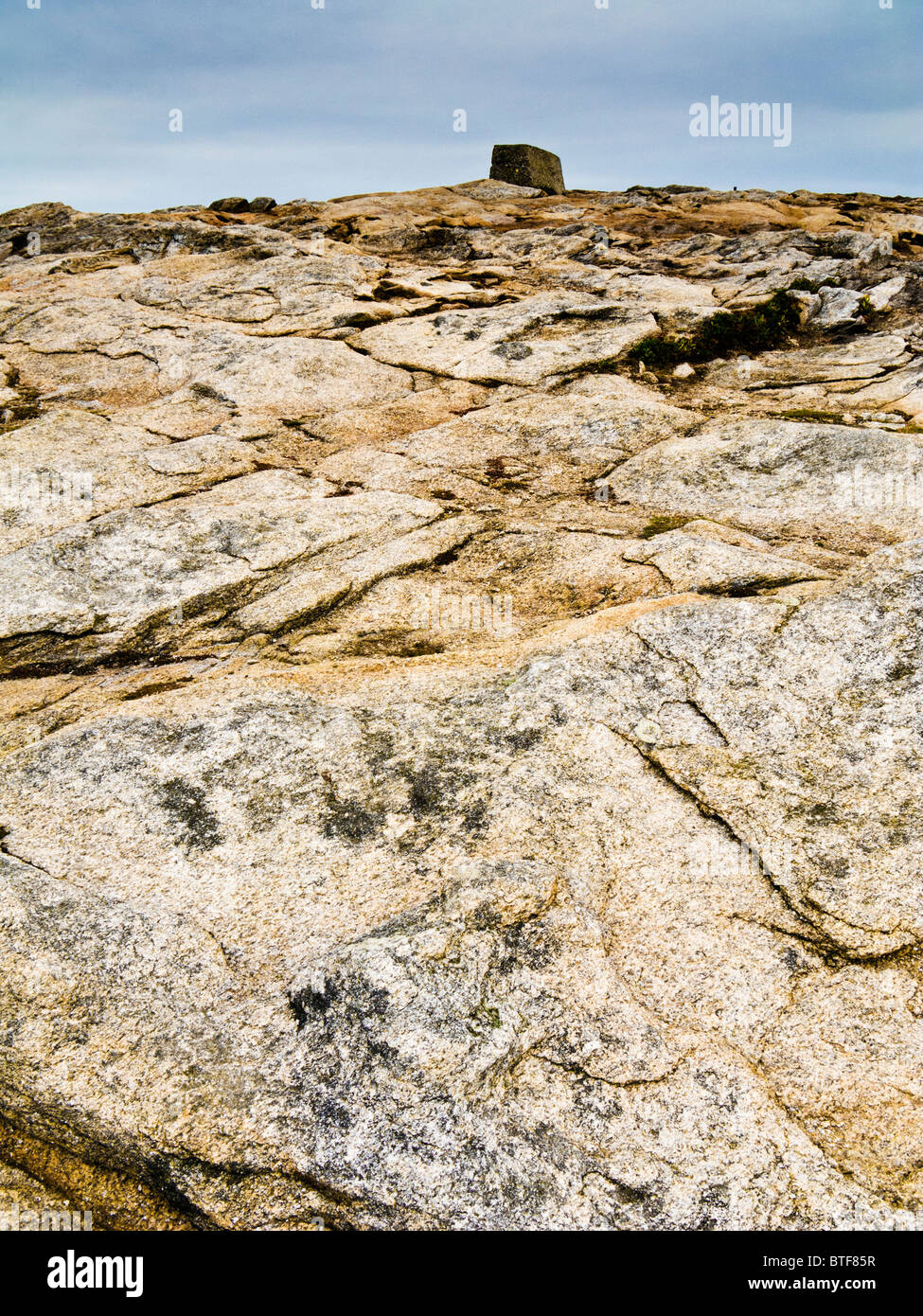 Las rocas en la Côte Sauvage Morbihan Bretaña Francia Europa Foto de stock