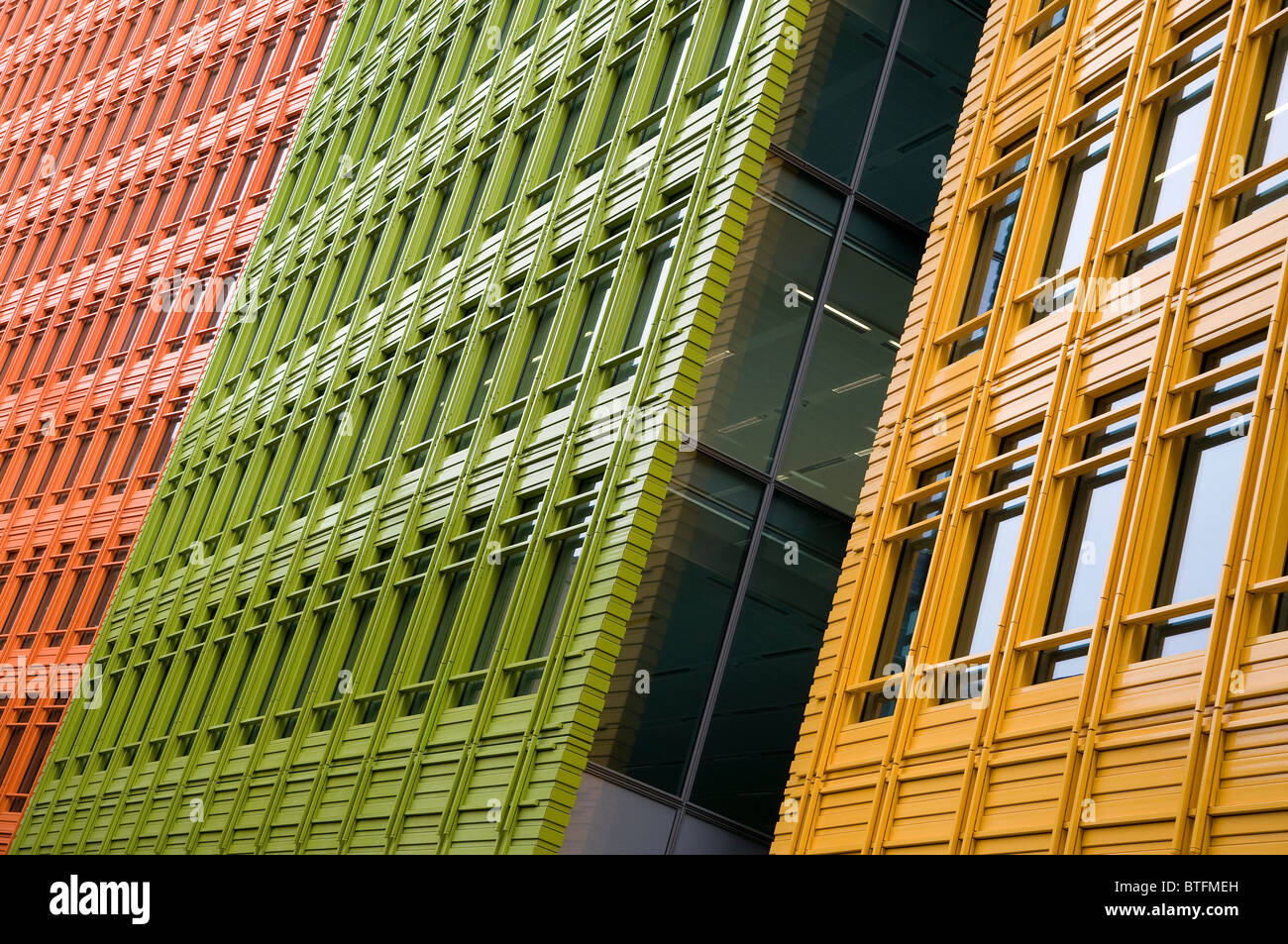 Colorida arquitectura contemporánea moderna, Londres, Inglaterra Foto de stock
