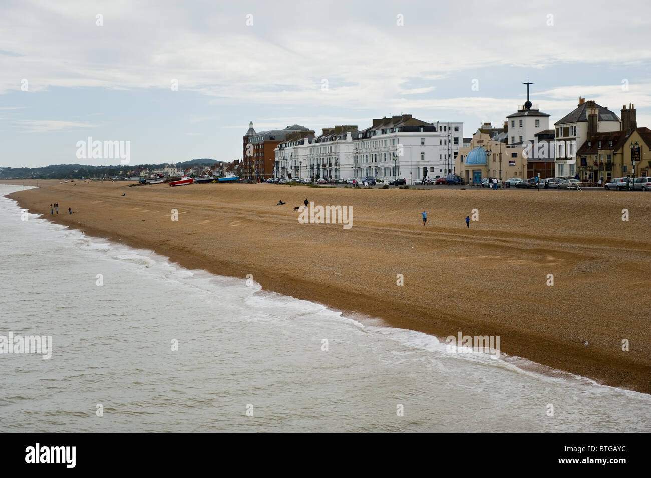 El paseo marítimo y la playa de Herne Bay en Kent, UK Foto de stock