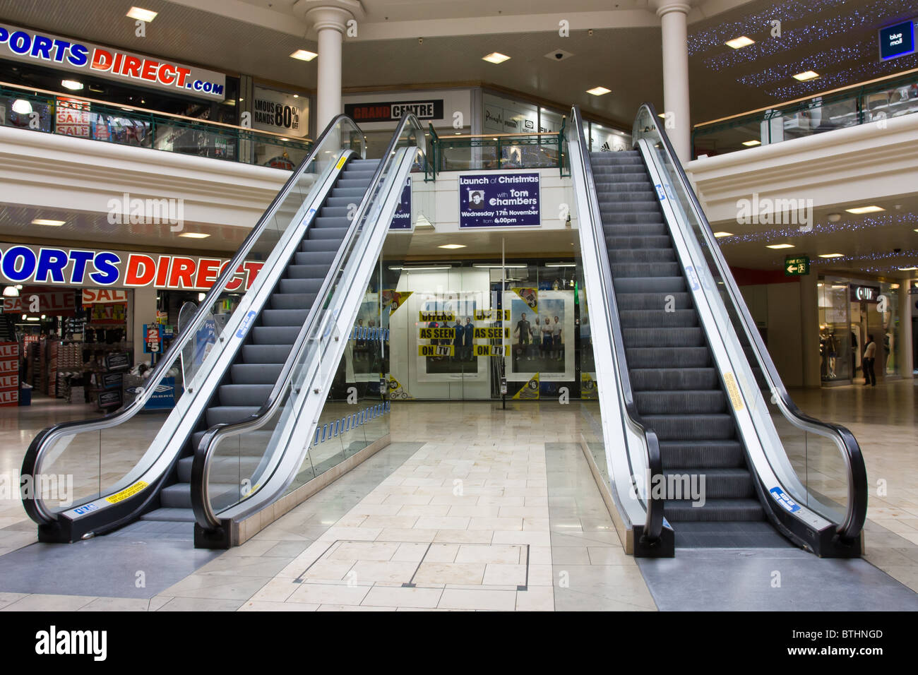 Metrocentre Gateshead fuera de la ciudad, Centro comercial las escaleras mecánicas. Foto de stock