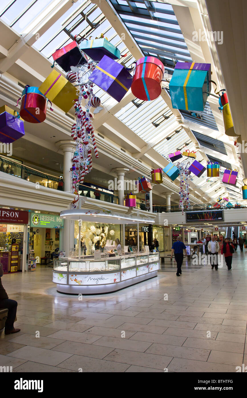 Metrocentre Gateshead fuera de la ciudad, Centro comercial decoraciones de navidad la pantalla. Foto de stock