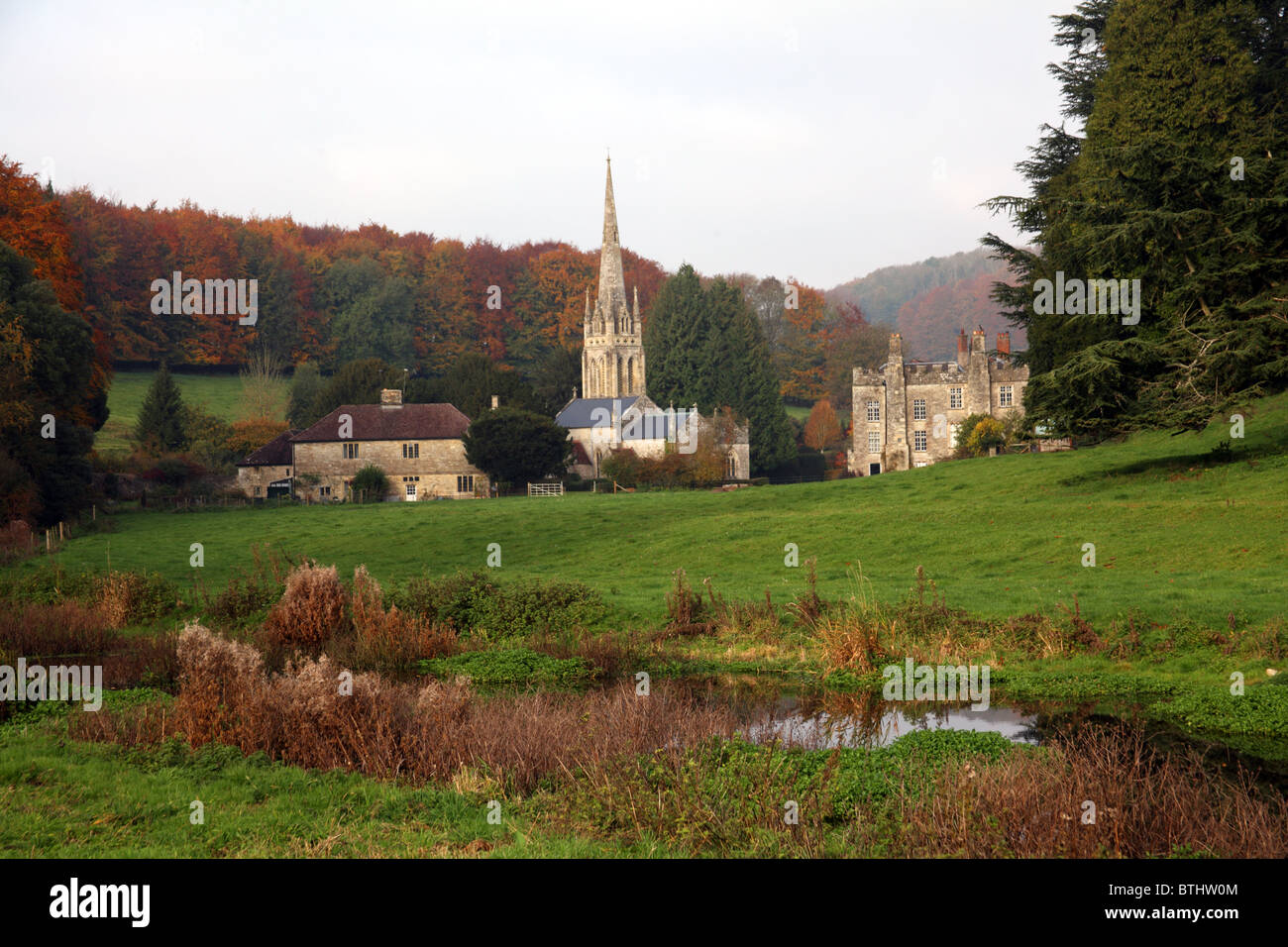 Teffont Evias Iglesia y casa solariega, Wiltshire, Inglaterra Foto de stock