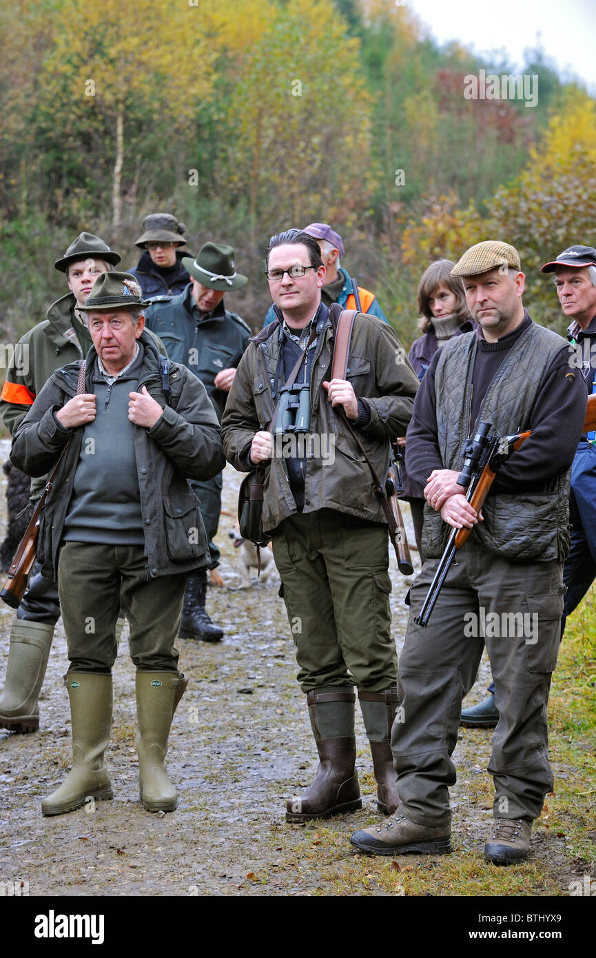 Reunión de cazadores y guardabosque en las Ardenas, Bélgica Foto de stock