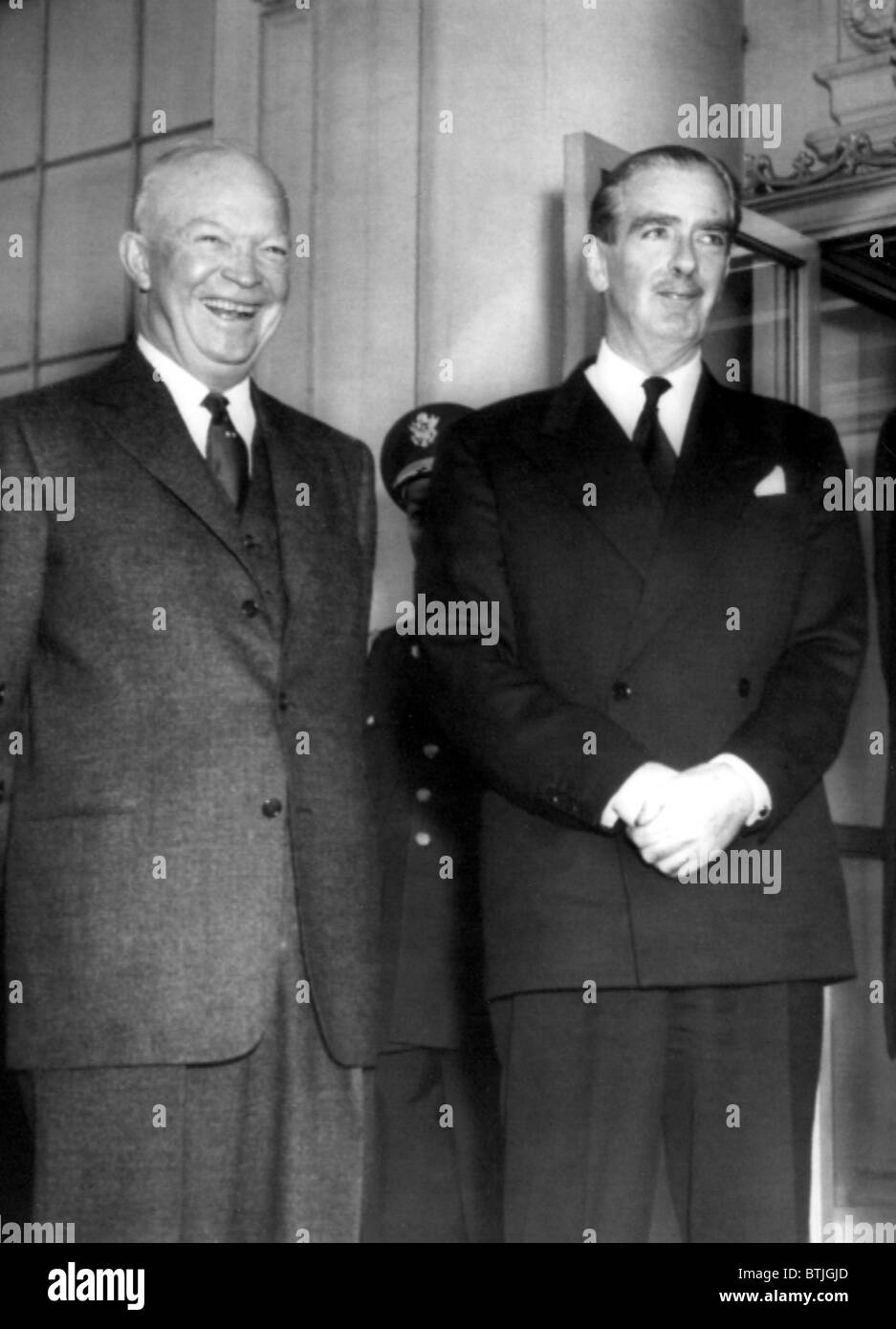 El Primer Ministro británico, Anthony Eden (derecha), Presidente de los