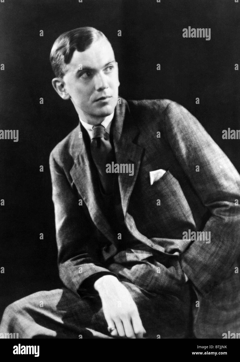 Graham Greene, autor circa 1940. Cortesía: CSU Archives/Everett Collection. Foto de stock