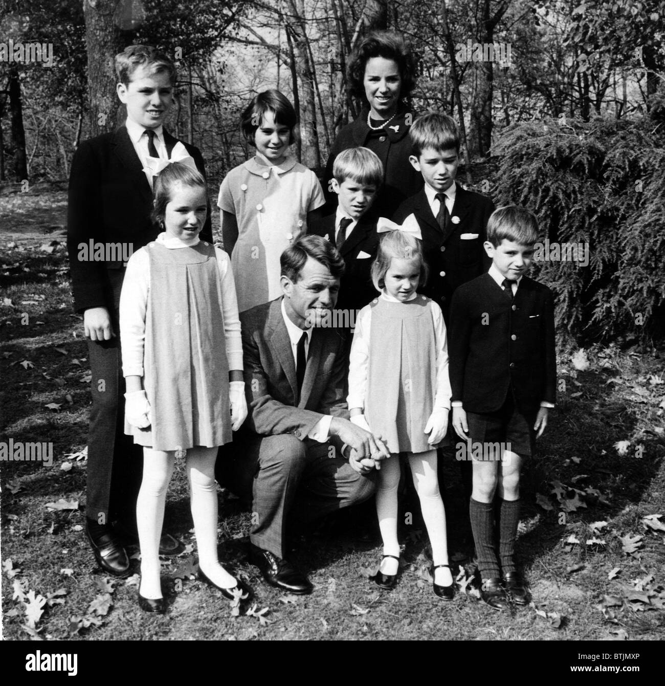 Robert F. Kennedy y familia, (superior, l-r) Joseph, Kathleen, esposa,  Ethel (mid, L-R) David, Bobby, (bot, l-r) María, Robert F. Kenne Fotografía  de stock - Alamy