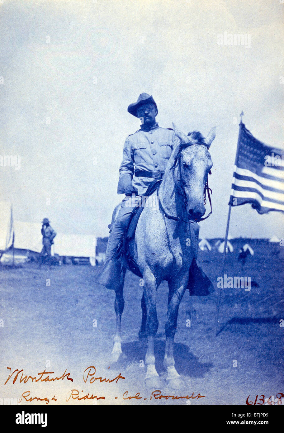 El Coronel Theodore Roosevelt a caballo. Roosevelt organizó la 1ª caballería de voluntarios, conocidos como los Rough Riders y se convirtió en un héroe nacional después de la guerra Hispano-Americana. Foto de stock