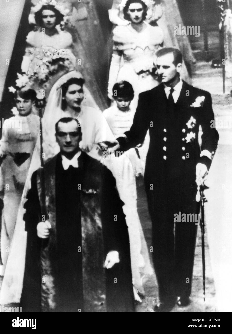 La Princesa Isabel (la futura reina Isabel II), y el príncipe Felipe (Duque de Edimburgo), dejando a la Abadía de Westminster en Londres Foto de stock